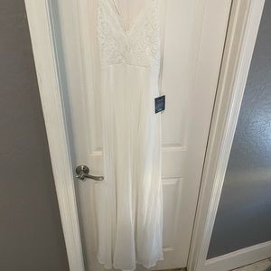 Lulu’s white maxi dress